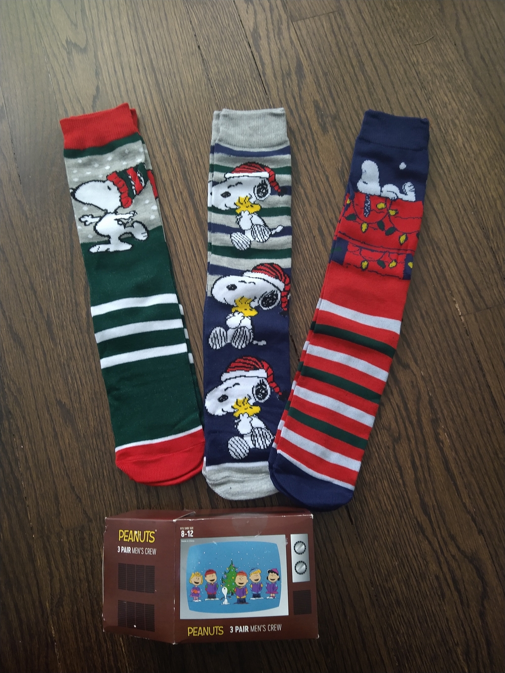 Peanuts Men's 3-Pack of Christmas Crew Socks with Novelty Gift Box 3-Pack Men's